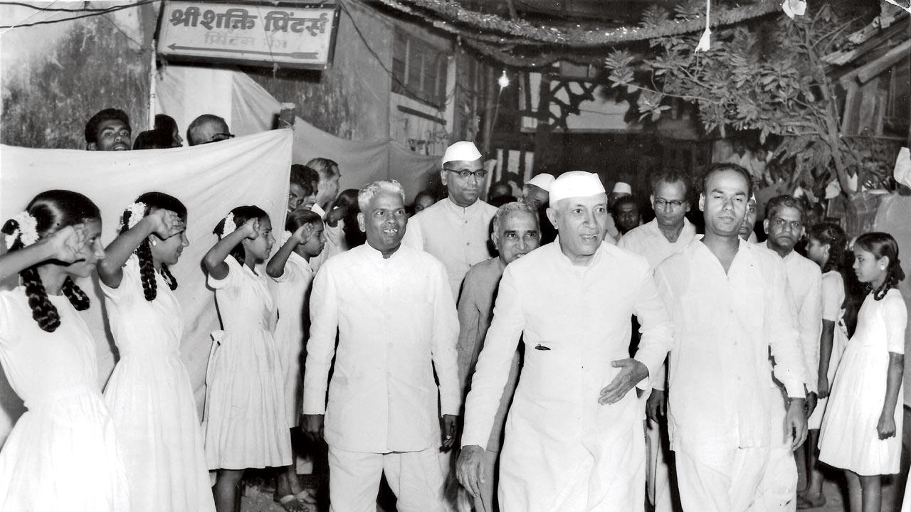 Pai and PM Nehru seen in a public event in Mumbai in 1961.  Both the statesmen nurtured a warm cordial relationship, though they often collided in the Parliament. While we celebrate PM Nehru’s birth anniversary today, few would know that it coincides with Barrister Pai’s birth centenary year