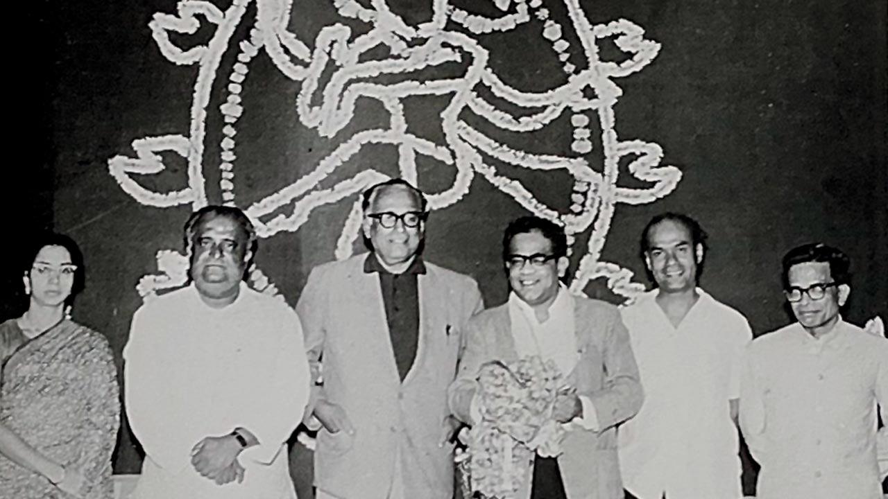 Pai’s friends from the literati, including PL Deshpande and Acharya Atre (centre). Many of them contributed their personal savings to resuscitate the PSP
