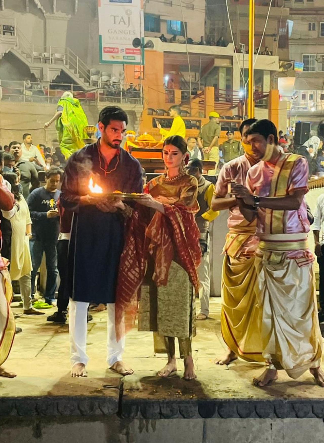 The makers kicked off the city tour promotions by organizing a special Ganga aarti in the holy city. The actors including Ahan and Tara had a whale of a time performing aarti, interacting with the local media, and visiting the popular Krishna paan house.