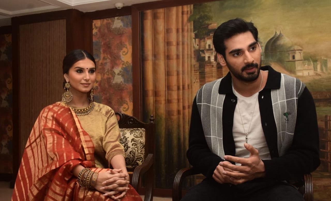After performing the Aarti, Ahan Shetty and Tara Sutaria interacted with the media for Tadap. The actress was looking stunning and gorgeous in a Saree whereas Ahan opted for a more casual and cool look.
