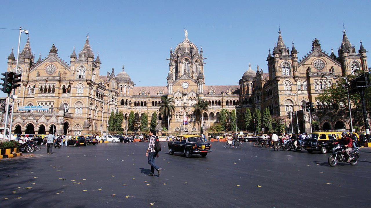 Mumbai: Security beefed up in railway stations after police gets call on possible bomb threat