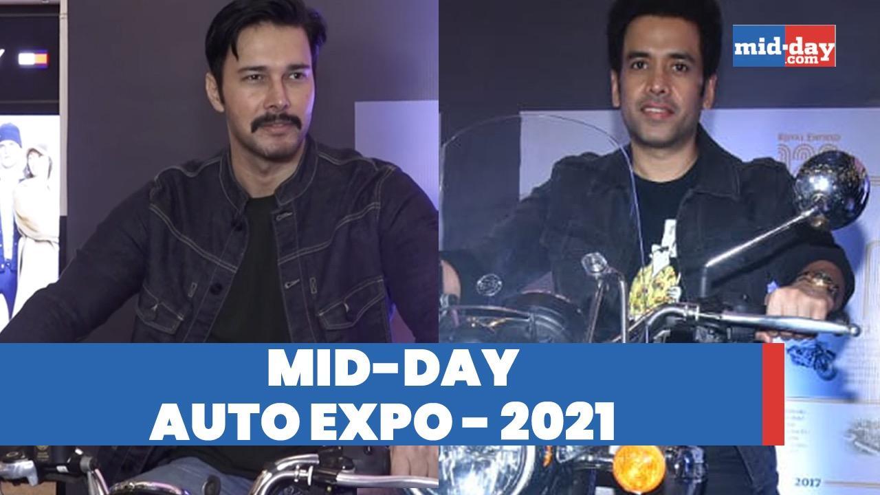 Tushar Kapoor and Rajniesh Duggall at Mid-Day Auto Expo