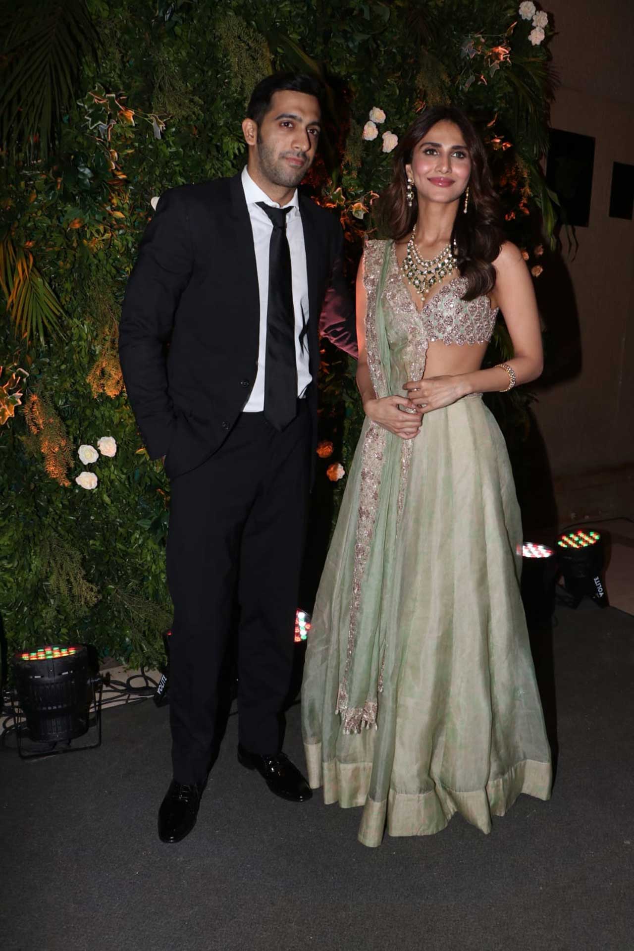 Accompaying Vaani was a close friend dressed in a black and white suit looking all dapper. Vaani posed with her friend and caught everyone's attention.