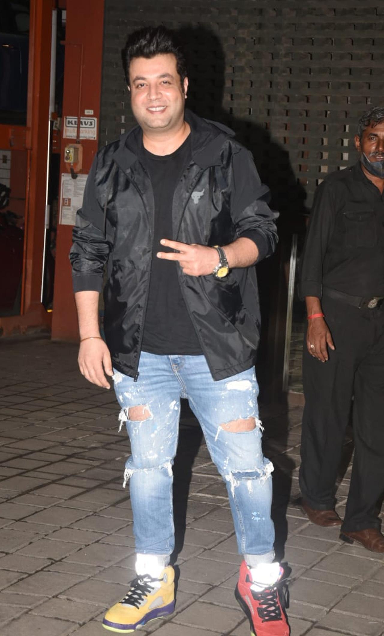 Varun Sharma of Fukrey fame also made an appearance for Arpita Khan and Aayush Sharma’s wedding anniversary celebrations. He happily posed for the shutterbugs before proceeding toward what must have felt like one crazy night. Don't miss hs mismatched shoes that have just been launched in the market.




