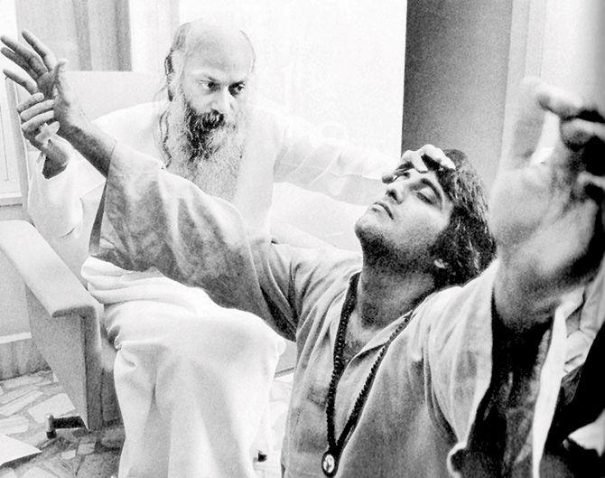 You will be truly missed Vinodji! Pictured: Osho Rajneesh with Vinod Khanna