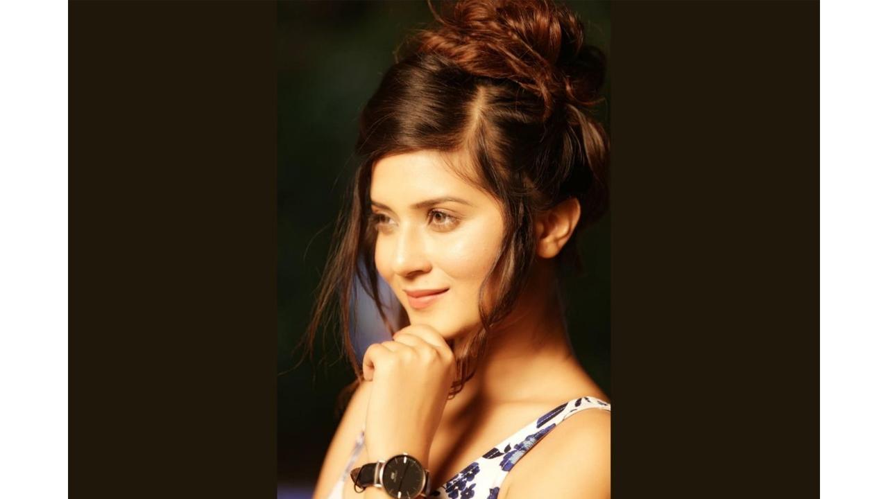 Actress Aakanksha Sareen’s journey from a humble background to an actress career