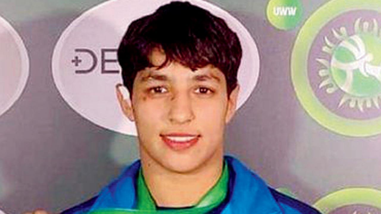 India wrestler Anshu settles for silver