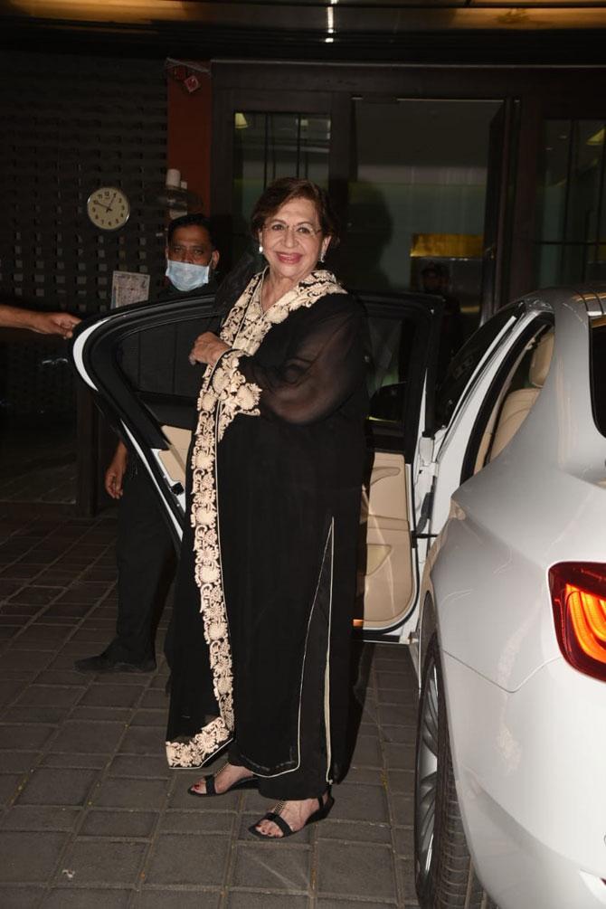 Legendary actress Helen was also clicked at Aayush Sharma's party. Helen was all smiles for the cameras when spotted outside.