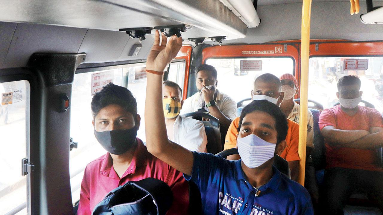 A commuter adjusts the AC vent of a minibus at Jogeshwari East on Thursday. Pic/Anurag Ahire