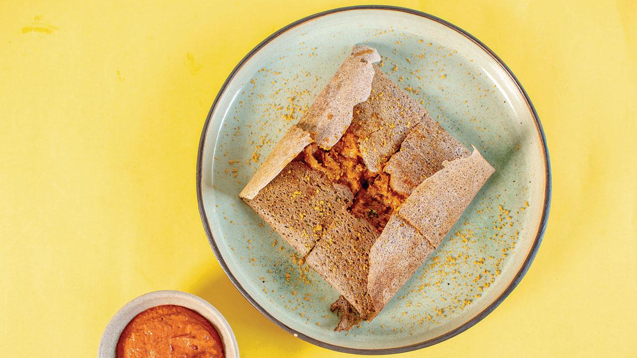 Butter chicken dosa