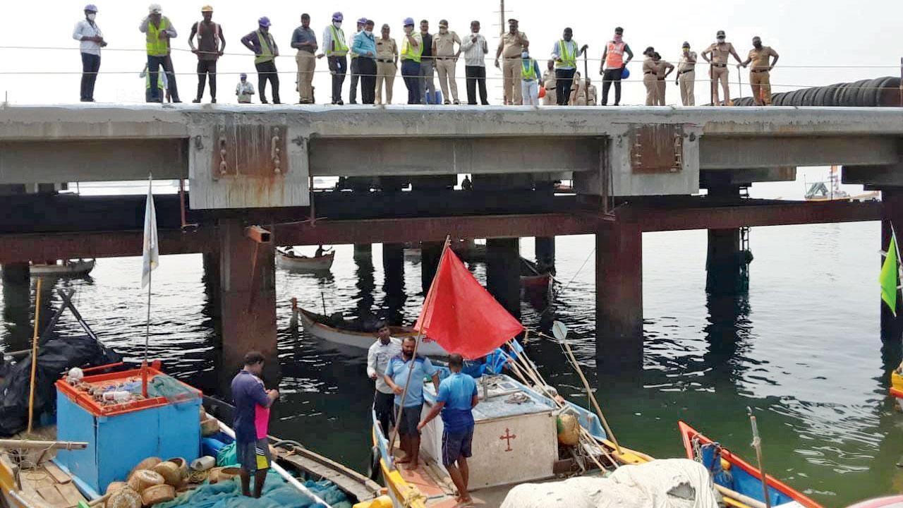 Mumbai: Fisherfolk gherao jetty over Coastal Road project