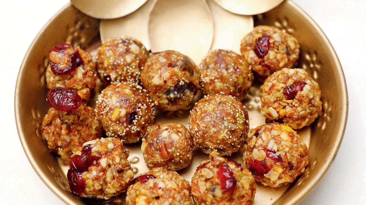 Oats and cranberry laddoos