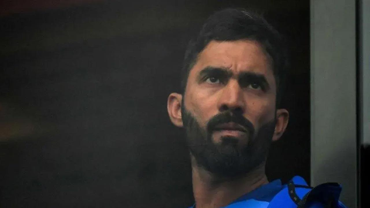 Karthik reprimanded for breaching code of conduct
