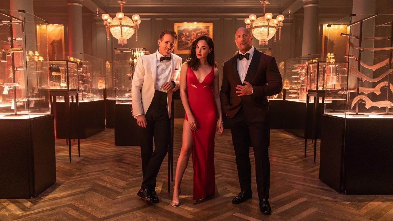 Red Notice Trailer Partners Ryan Reynolds Dwayne Johnson Go Up Against Femme Fatale Gal Gadot