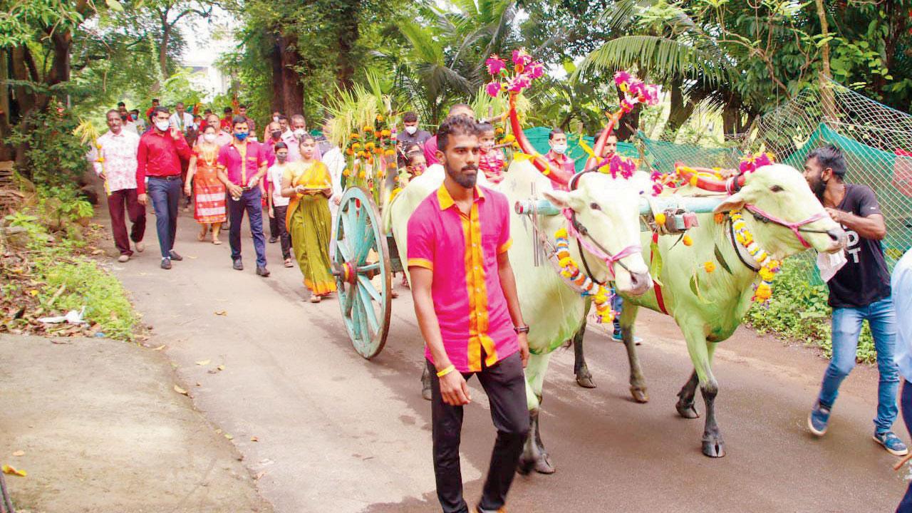 The procession heads to the church. Pics/Pritam Colaco