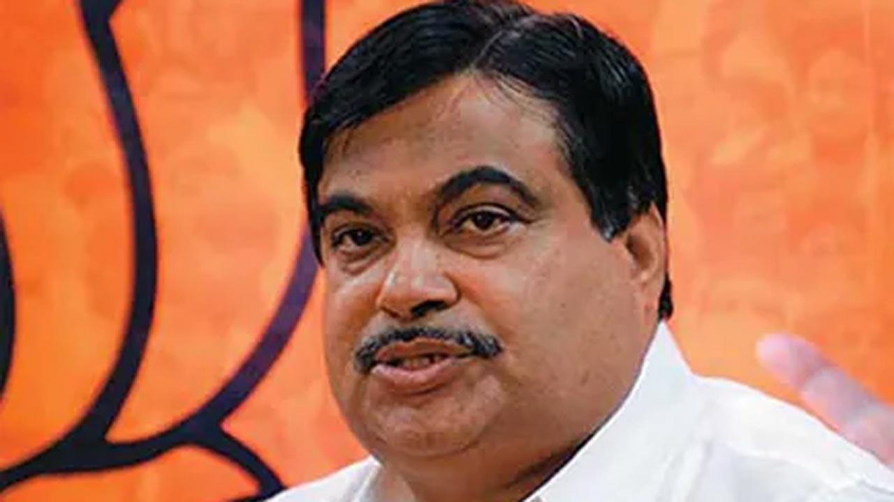 Nagpur: Demanding probe into road construction, man attempts suicide outside Nitin Gadkari's residence