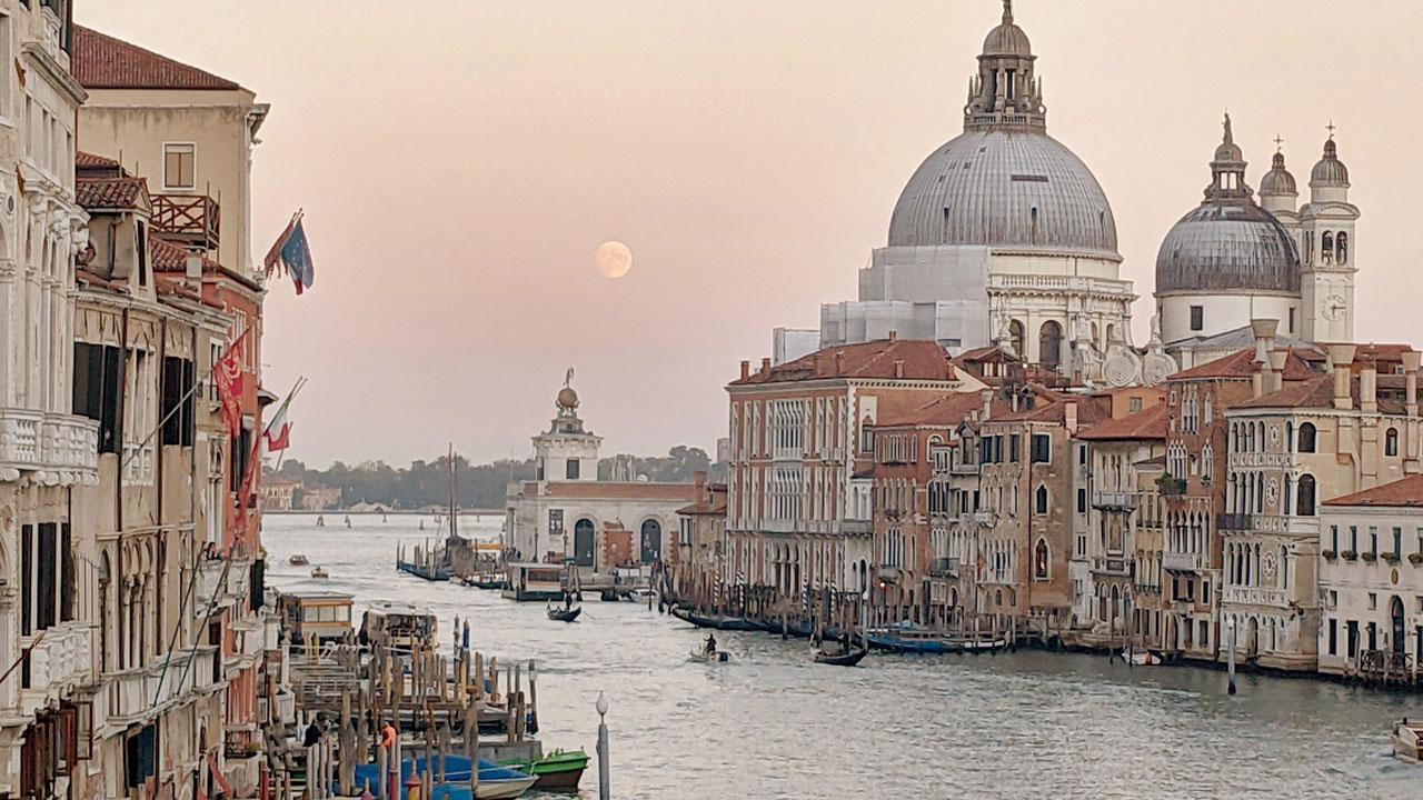 Street Haunting in Venice