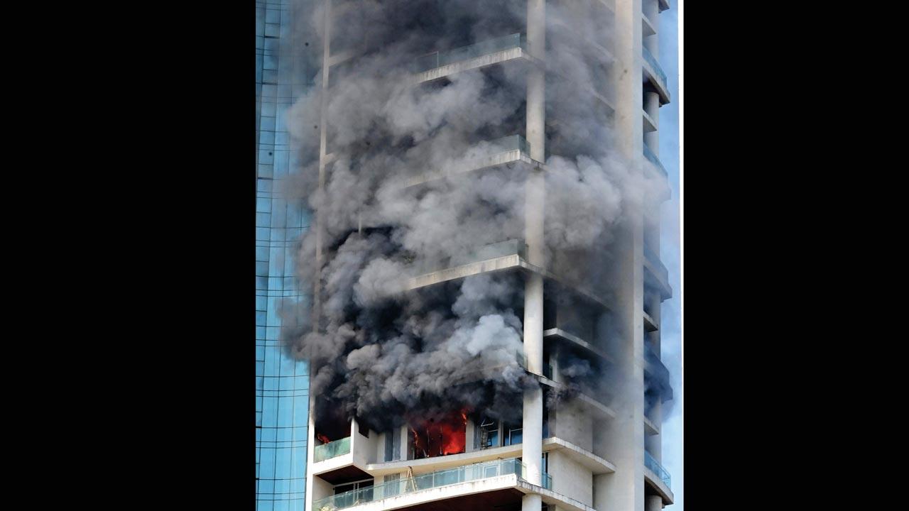 Smoke billows out of the 19th floor flat. Pics/Bipin Kokate