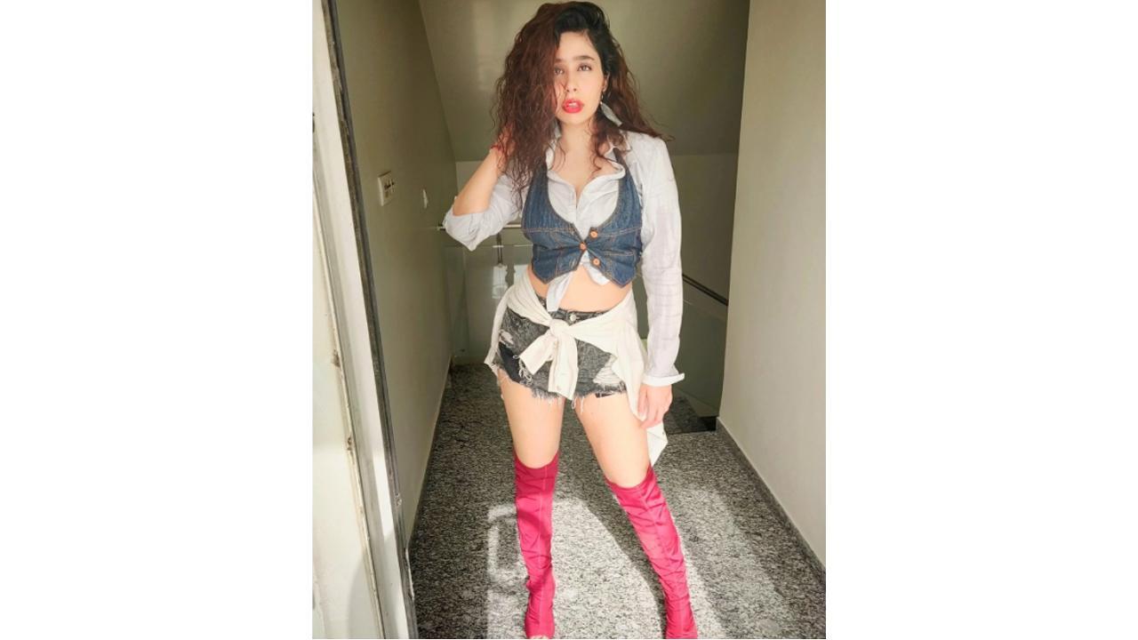 Meet Himanee Bhatia, a delhi based actress with a different story and beauty