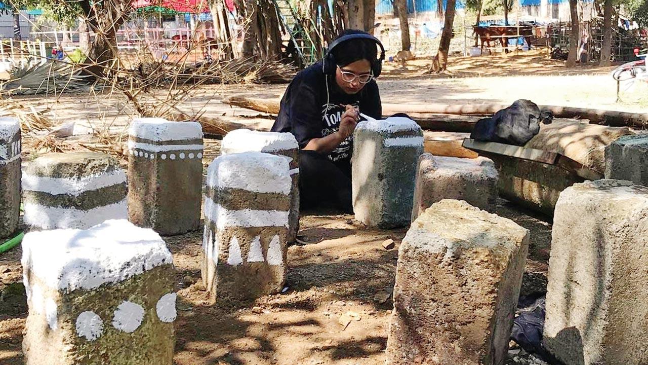 “We use things made from produce found on land such as discarded wooden planks, old paint cans or coconut husk as ashtrays. We even use barks of trees as our signages,” says Vaswani