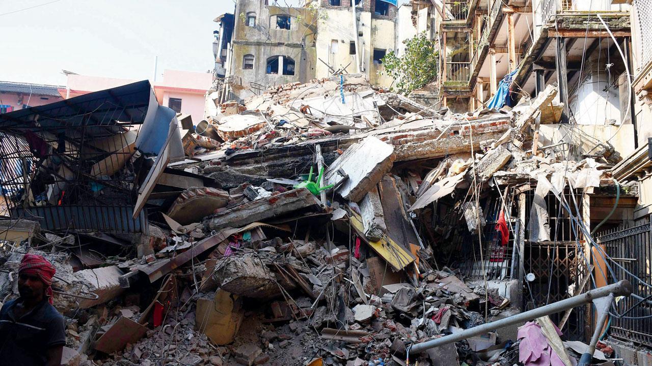 Man dies in building collapse at Kalbadevi in Mumbai