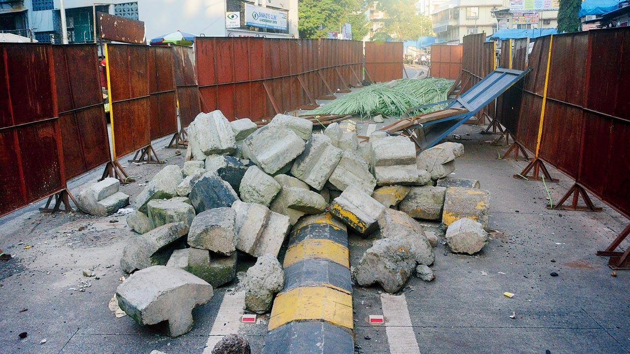 The work has been delayed by almost two months; the barricading is there, but nothing has been done after, say civic officials. Pics/Satej Shinde