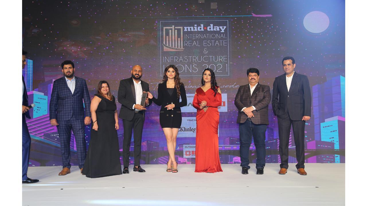 Vicky Oswal of Oswal Realty bags the International Icon Award in Dubai