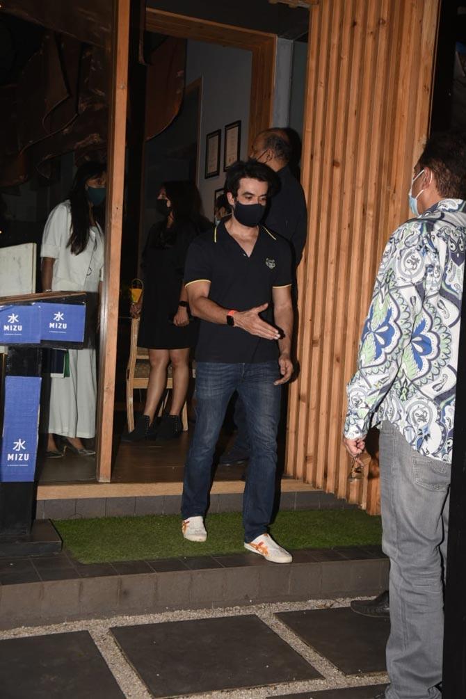 'Student of the Year 2' director Punit Malhotra, too, was snapped at the birthday party. The director was casual in a black polo neck t-shirt and jeans.