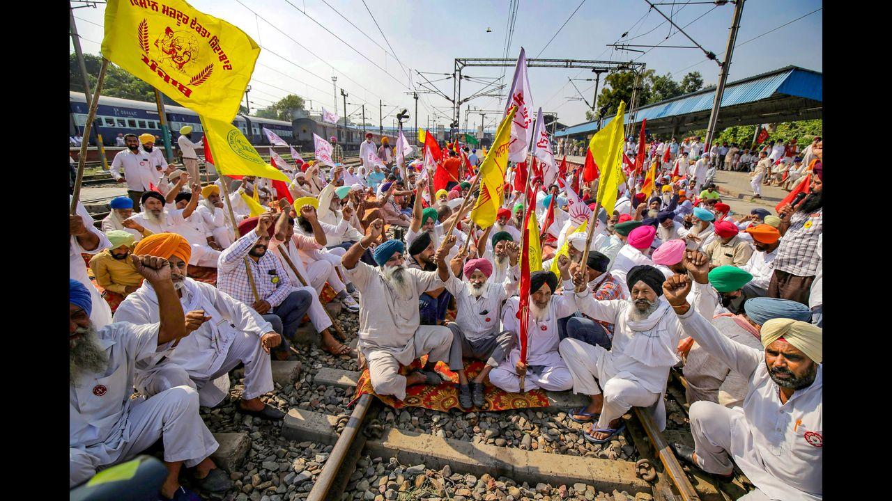 Various farmer organisations block railway tracks as part of the Samyukt Kisan Morcha's 'Rail Roko' protest demanding the dismissal and arrest of Union Minister Ajay Mishra in connection with the Lakhimpur Kheri violence, at Amritsar railyway station. Pic/PTI