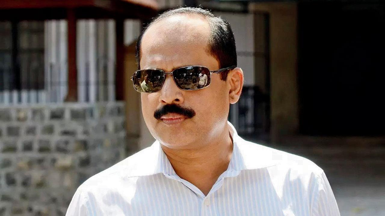 Mumbai police get custody of Sachin Waze in extortion case