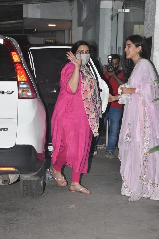 Sara Ali Khan along with her actress mum Amrita Singh also attended Vicky Kaushal's film's special screening in the city.