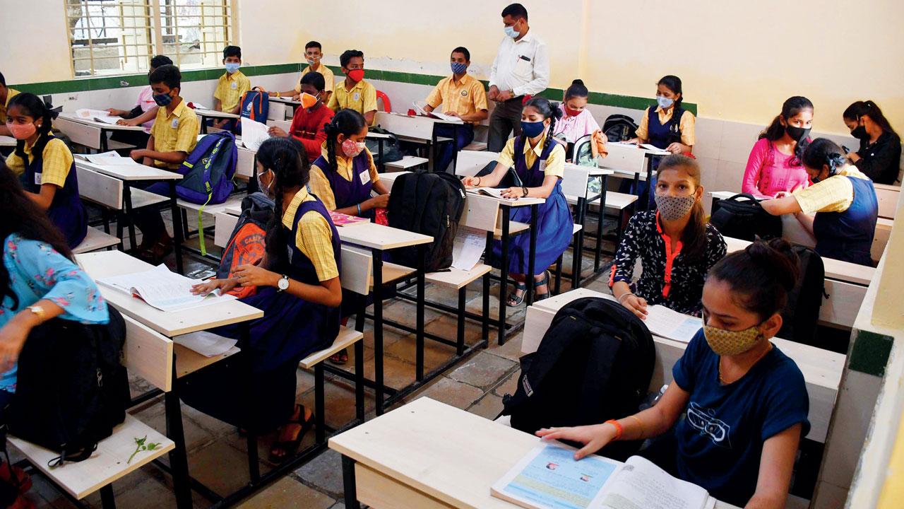 An in-person class in progress at Dyanshwar Vidyalay, Wadala. Pic/Ashish Raje