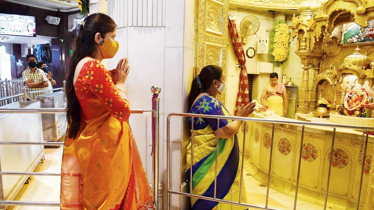Religious places reopen in Maharashtra, devotees show up in strong numbers