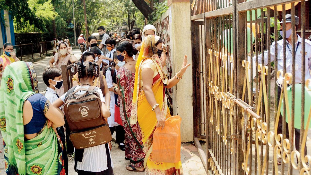 Mumbai: Students below 18 will now be allowed on local trains
