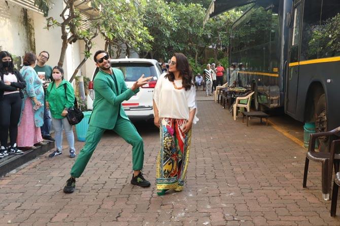 Siddhant Chaturvedi, who plays Jr. Bunty in the sequel was excited to be posing with Sr. Babli at the promotions. Siddhant opted for a fun green suit for the outing, while Rani Mukerji looked pretty in printed palazzo pants and a white top.