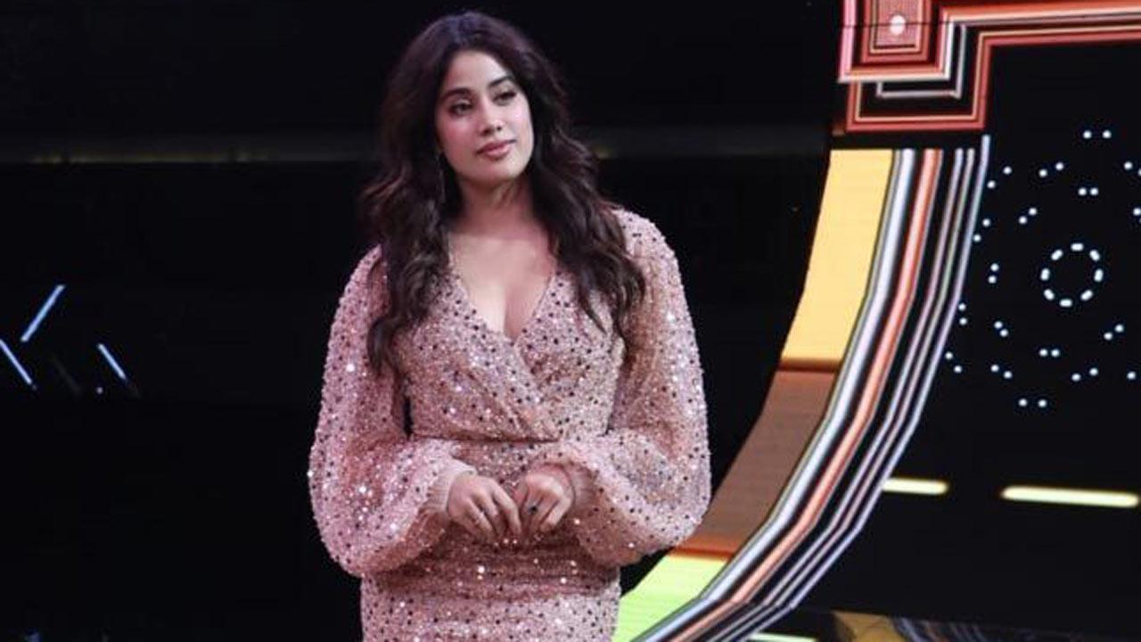 Janhvi Kapoor's serene trekking pictures will make you feel calm on a crazy work day