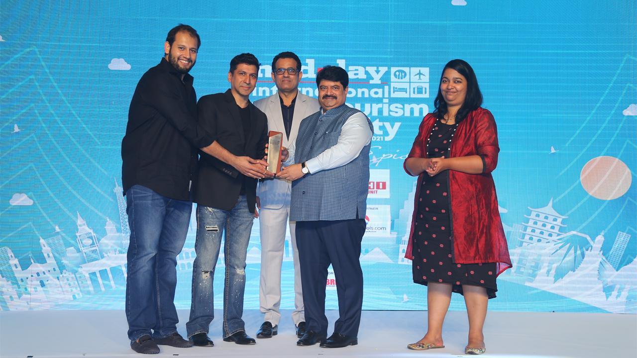 Mr. Tanay Kapur & Mr. Prashant Chaudhri from Chin Chin Chu felicitated for Iconic Pan Asian Chain