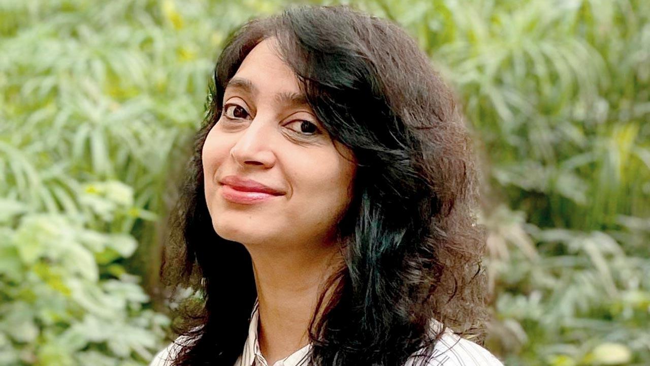  Anuja Ghosalkar