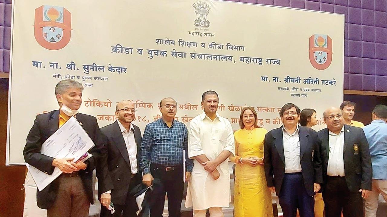 Hema Deora felicitated in Pune