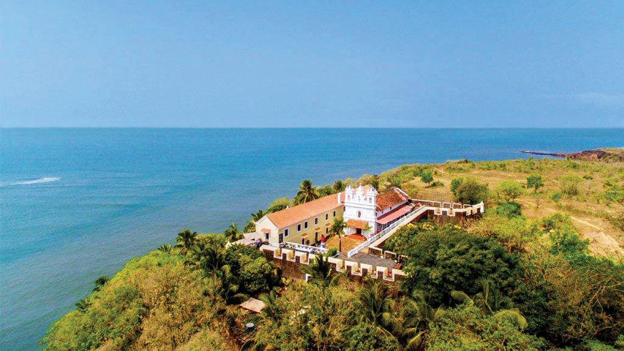 Fort Tiracol is located on the border of Sindhudurg and Goa