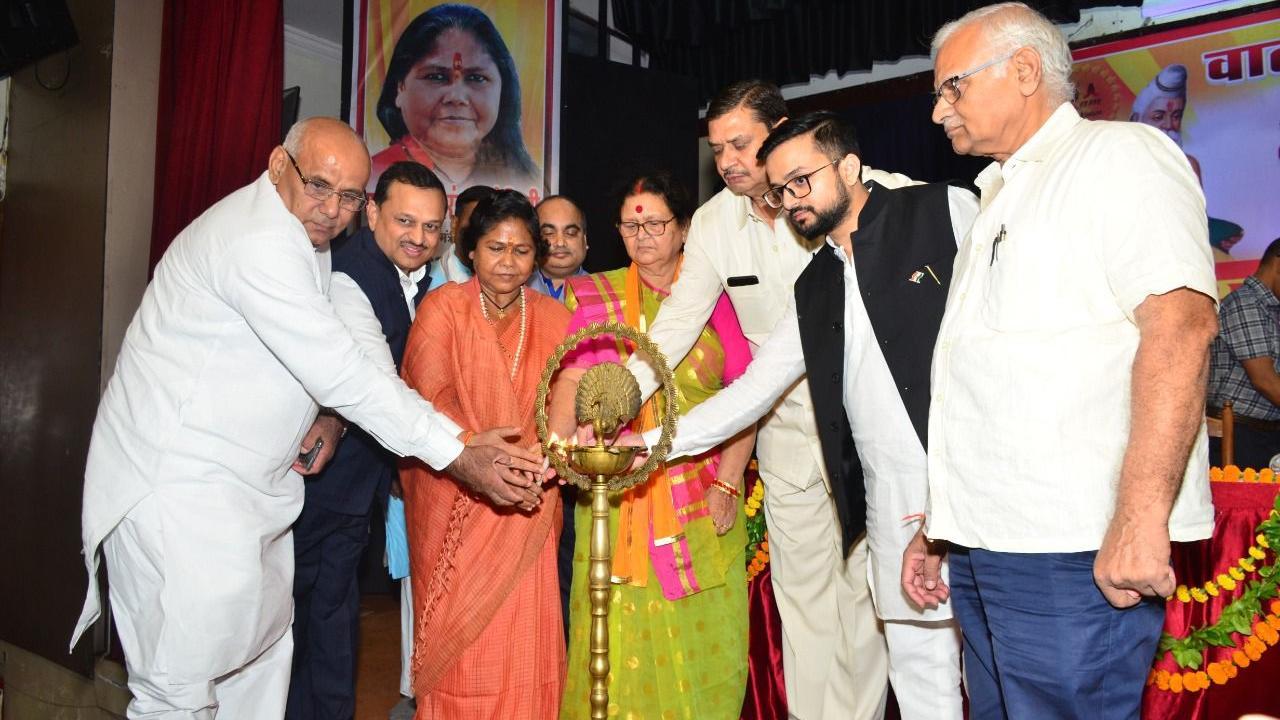 Poetess Shabeena Adib adds sanctity to ‘Valmiki Mahotsav’ organized by Shri Ram Seva Mission