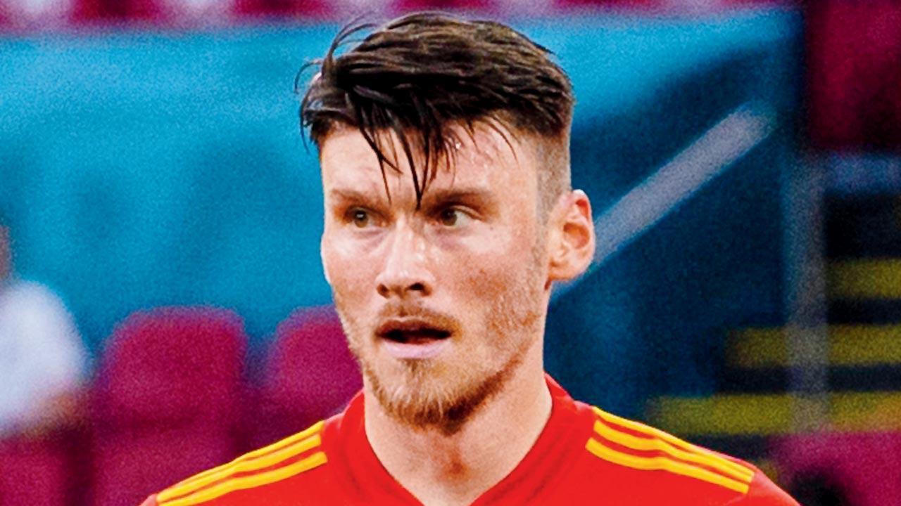 Wales edge out Estonia 1-0  to keep Belgium waiting