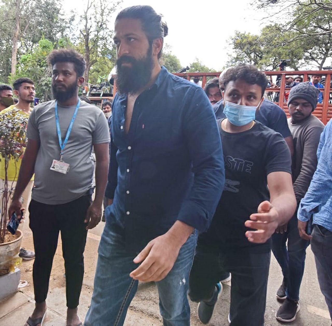 KGF star Yash was also seen paying his last respects at Kanteerava Stadium. Owing to the swerving crowd, the Karnataka government announced on Saturday that the cremation of late Kannada actor Puneeth Rajkumar will be held on Sunday morning and the timings will be decided later.