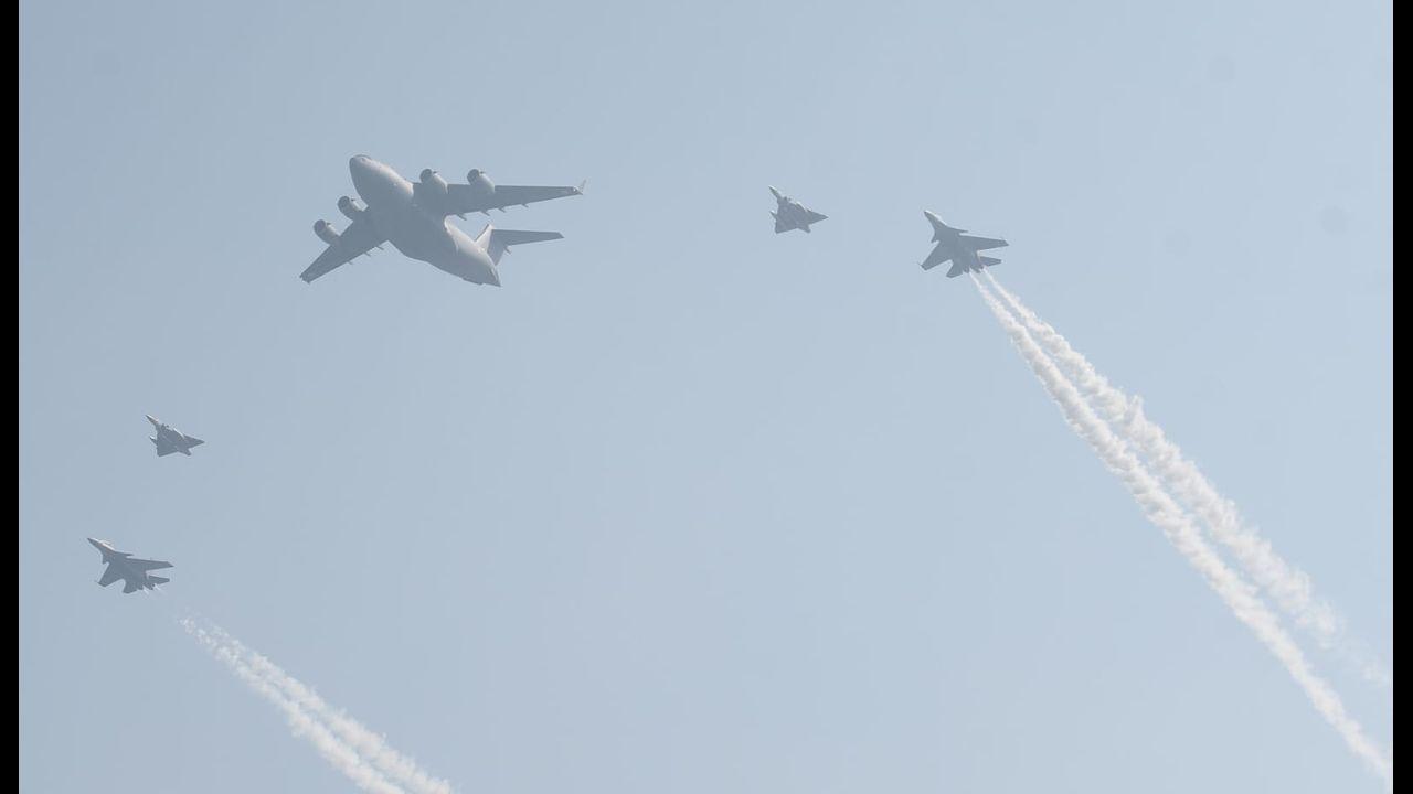 Indian Air Force (IAF) C17 with two Tejas M2K and two SU 30 during the 89th Air Force Day parade at Hindon Air Force station in Ghaziabad. Pic/Pallav Paliwal