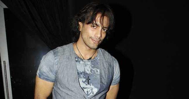 Akashdeep Saigal: Akashdeep Saigal aka Sky had raised fingers on Salman Khan. In the show, he used to fight with other contestants too.
