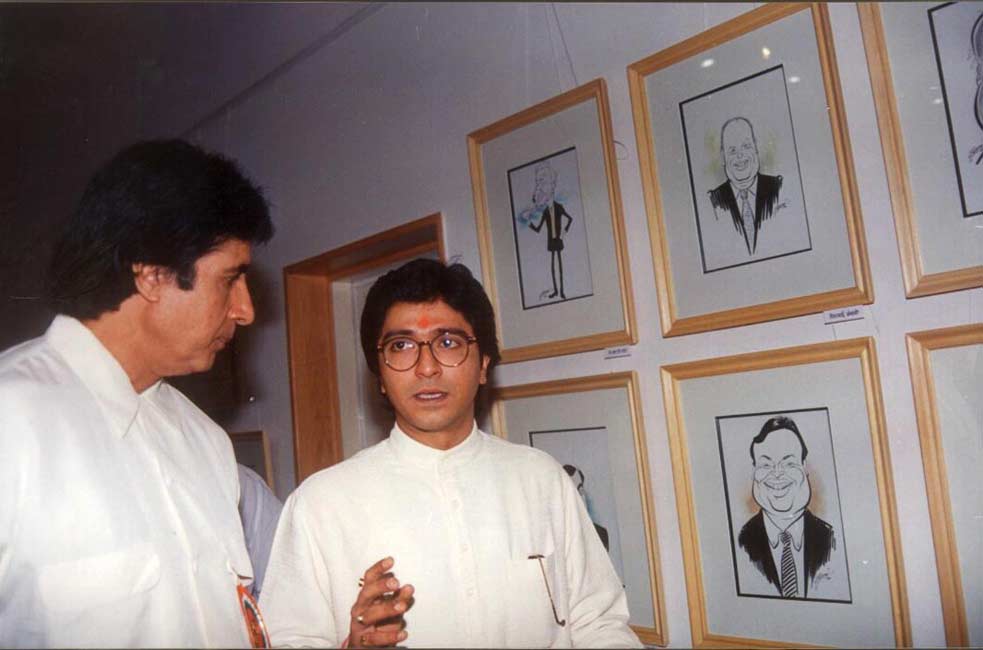 Amitabh Bachchan admires caricatures at an exhibition held by Raj Thackeray in 1999.