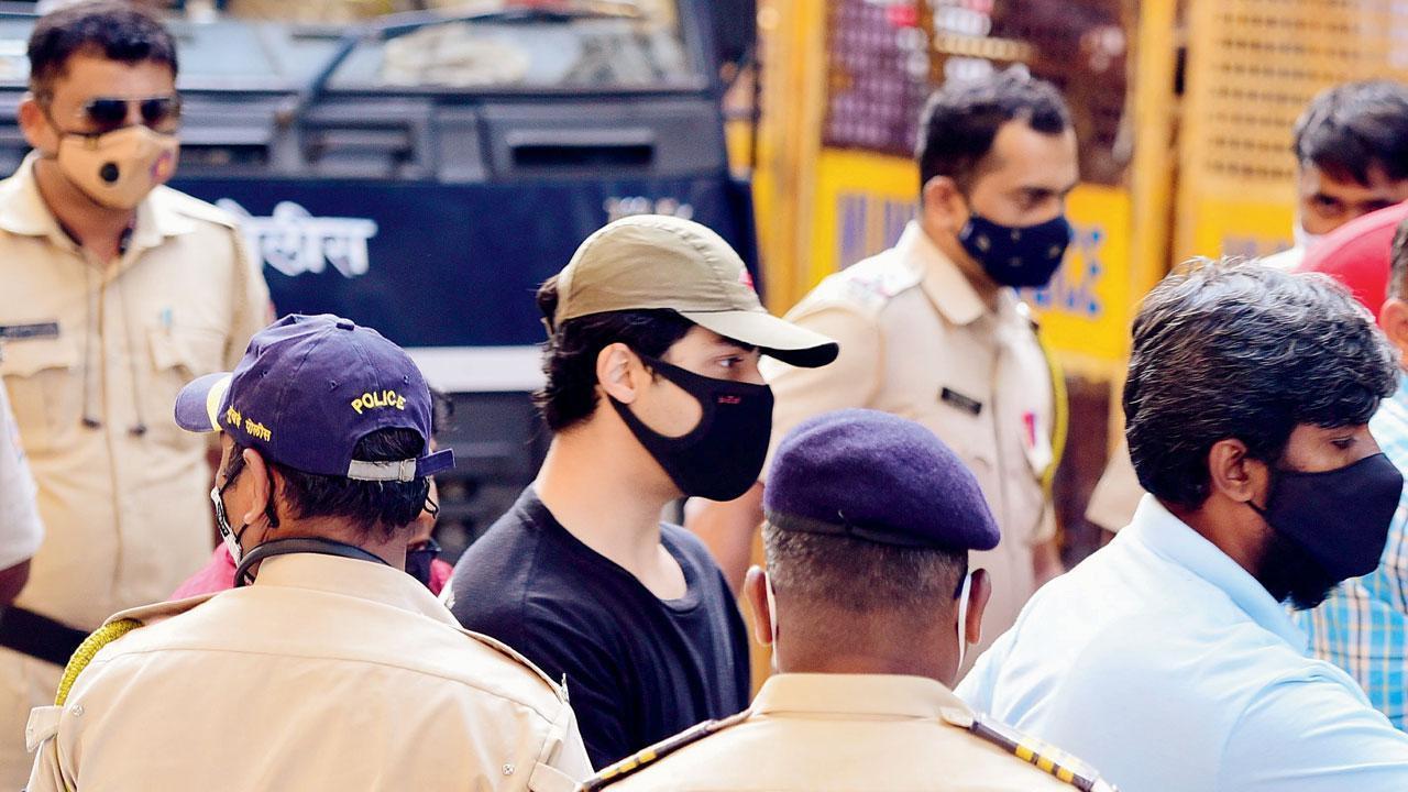 Aryan Khan being taken to NDPS court in Mumbai. File Pic