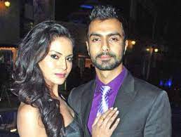 Ashmit Patel: He's done pretty little as an actor, and only made news when an MMS clip allegedly featuring him and then-girlfriend Riya Sen in a compromising position started doing the rounds. Ashmit hit headlines again while on Season 4.