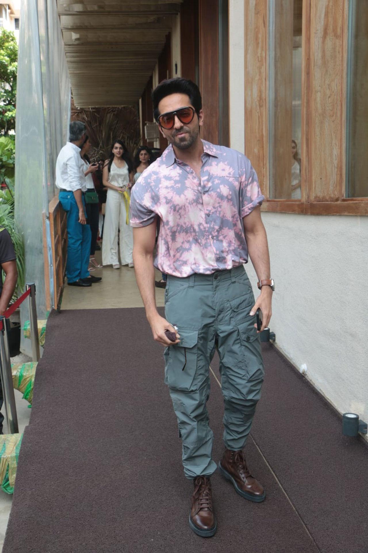 Ayushmann Khurrana made an appearance looking all cool in a printed shirt and baggy pants, accessorised with glares. He will be seen with Rakul Preet Singh in Doctor G.