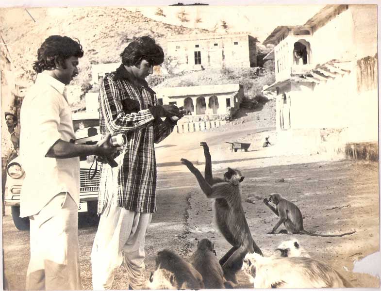 Amitabh Bachchan seen clicking photos of monkeys on the sets of his film.